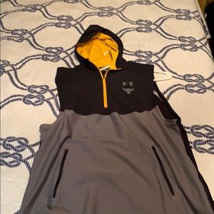Under armour large fitted hoodie
